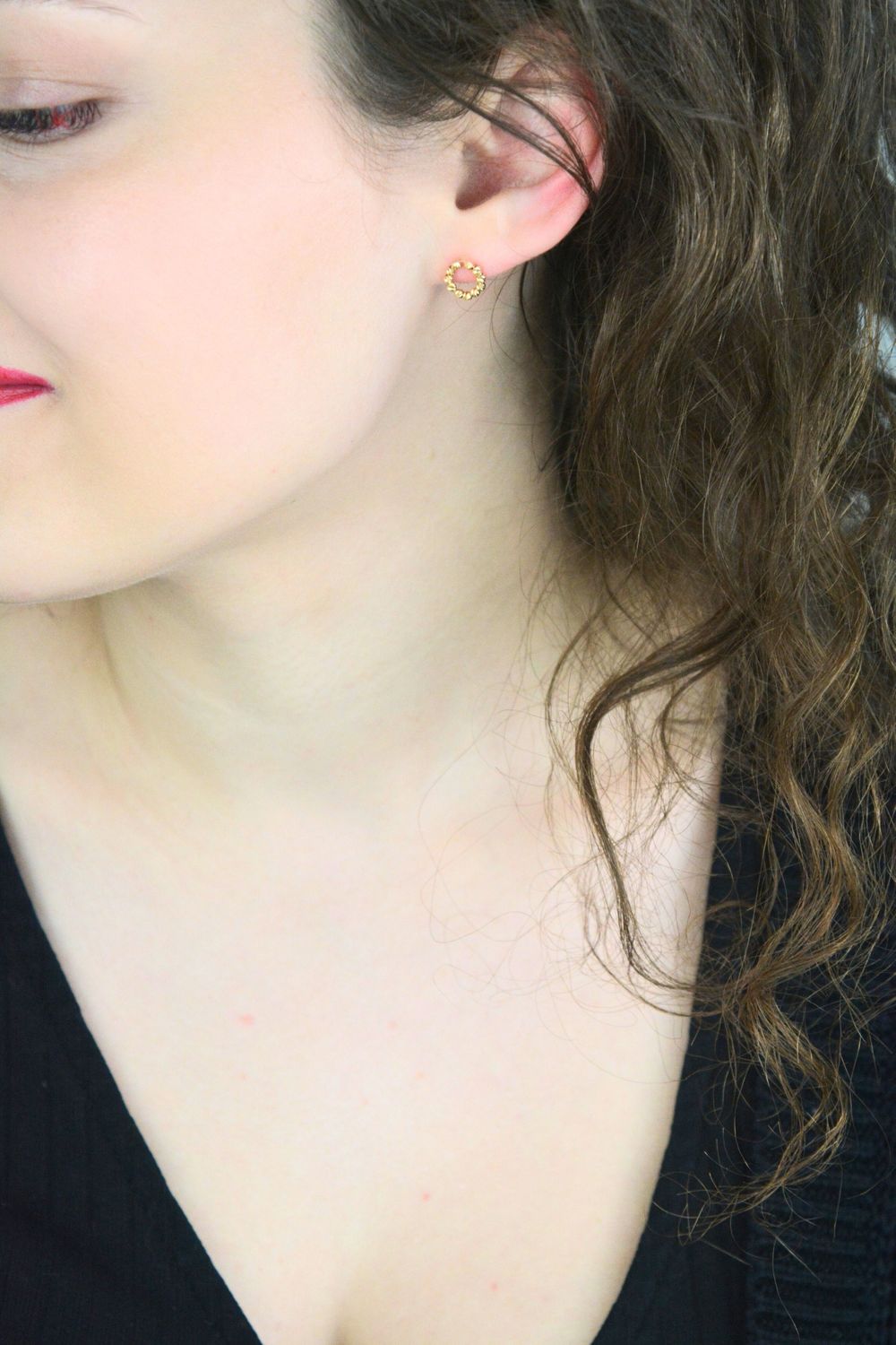 Złote kolczyki diamentowane kółeczka  Subtelny blask i elegancja.jpg